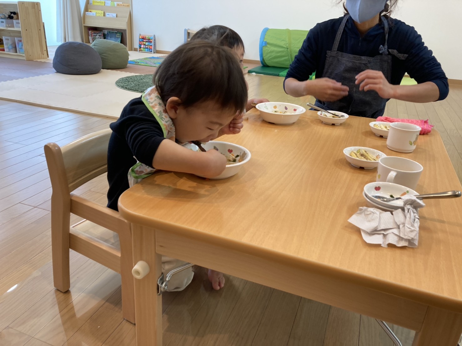 食べている 食べている
